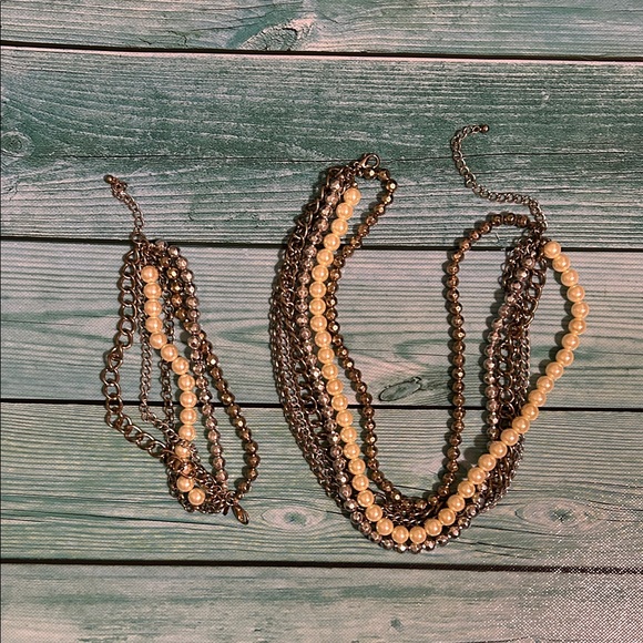 Premier Designs Jewelry - Premier Designs Cream Pearl and Silver Necklace Set
